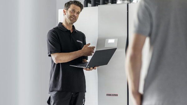 Mit dreistufigem Partnerprogramm zum Wärmepumpenprofi Mit dreistufigem Partnerprogramm zum Wärmepumpenprofi