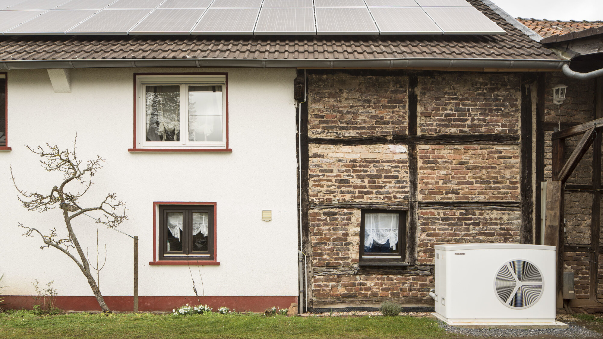Wärmepumpe und Photovoltaik – zusammen mit dem Energiemanagement EM Trend von Stiebel Eltron Wärmepumpe und Photovoltaik – zusammen mit dem Energiemanagement EM Trend von Stiebel Eltron
