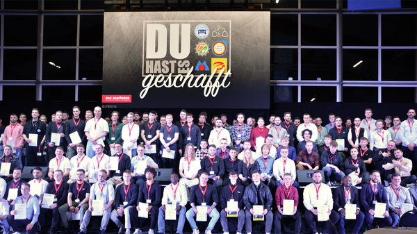 Große Azubi-Freisprechung des Oldenburger Handwerks - e-masters war mittendrin. Große Azubi-Freisprechung des Oldenburger Handwerks - e-masters war mittendrin.