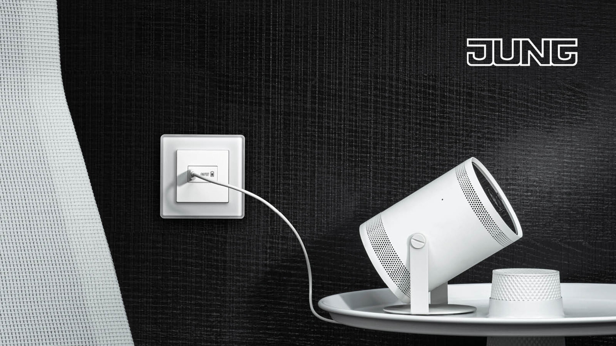 Schneller laden: JUNG Lösungen mit USB-Anschlüssen Schneller laden: JUNG Lösungen mit USB-Anschlüssen