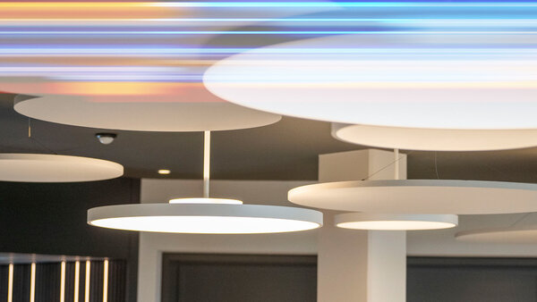 Hersteller ESYLUX hat seine Deckenleuchten-Serie SVENJA um DALI-2- Ausführungen mit Tunable White erweitert. Hersteller ESYLUX hat seine Deckenleuchten-Serie SVENJA um DALI-2- Ausführungen mit Tunable White erweitert.