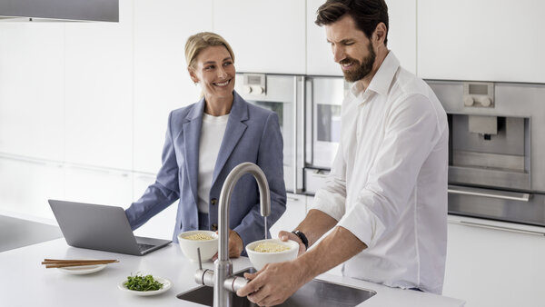 HOT 2.6 N Premium von Stiebel Eltron: 95 Grad heißes Wasser ganz einfach an der Küchenarmatur zapfen HOT 2.6 N Premium von Stiebel Eltron: 95 Grad heißes Wasser ganz einfach an der Küchenarmatur zapfen